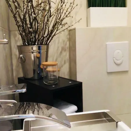 Downtown Studio Apartment *
